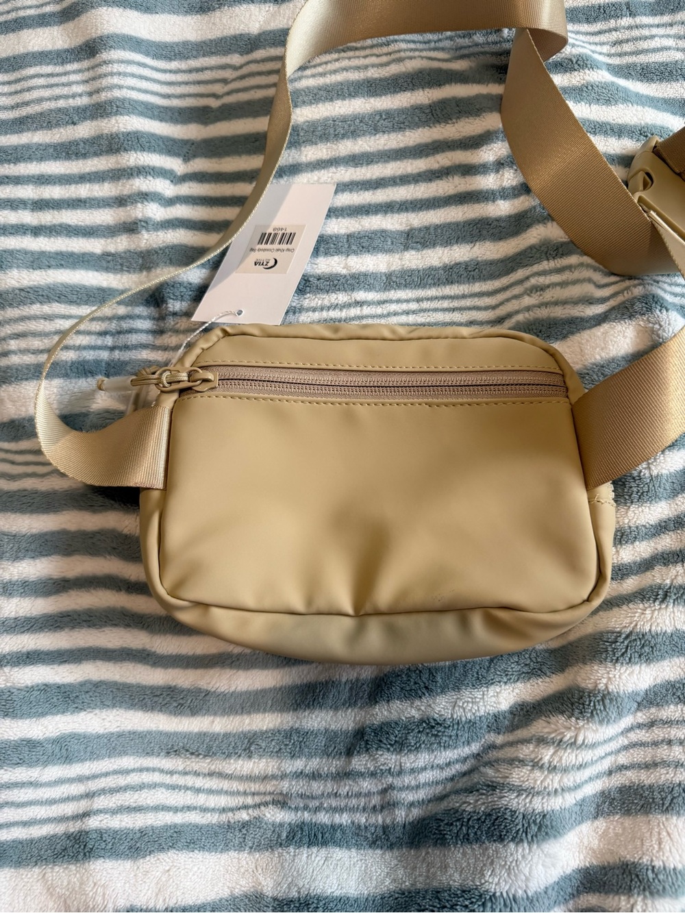 Zyia Active Crisp Khaki Crossover Bag - Picture 6 of 6